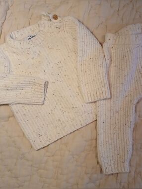 Old Navy Cream Speckled Knit Sweater and Pants Set
